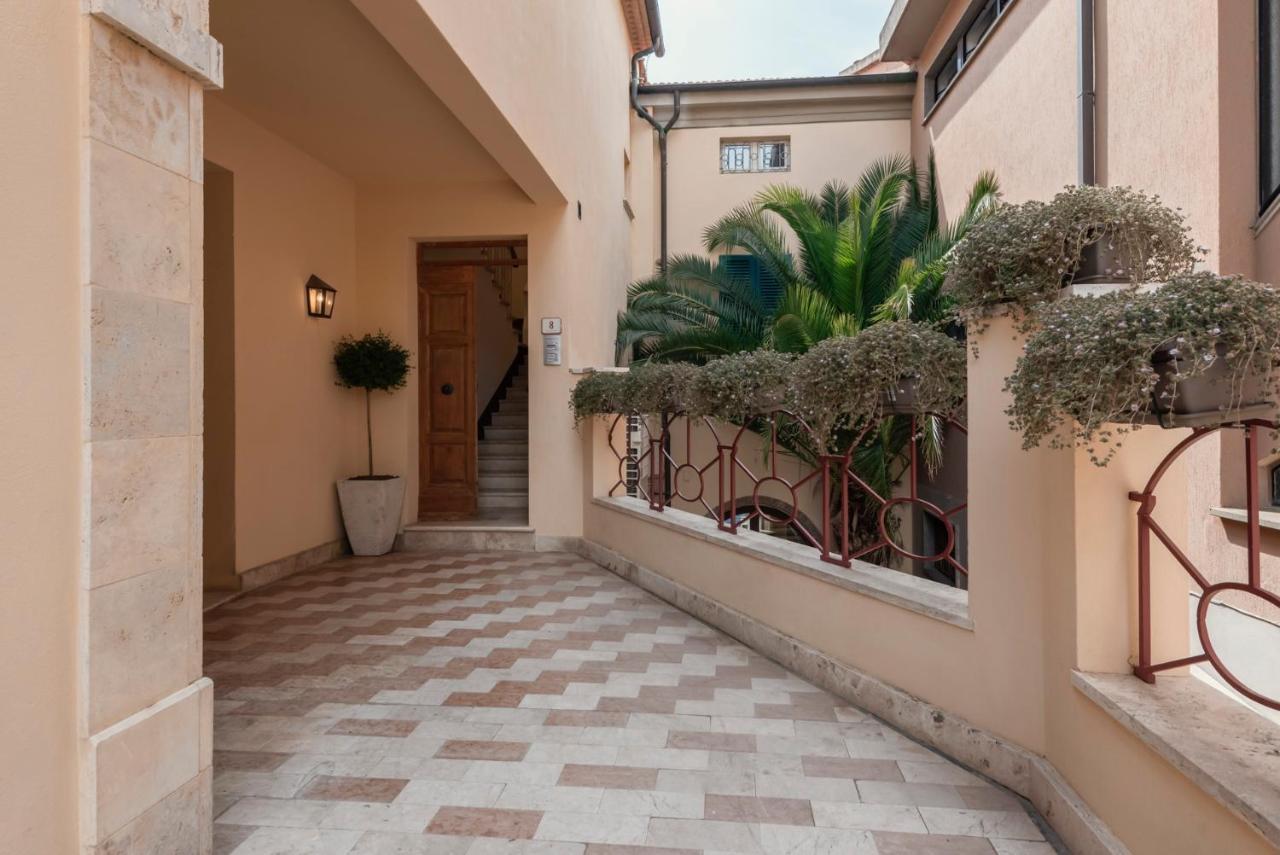 Apartamento Palazzo Degli Archi San Vincenzo Exterior foto